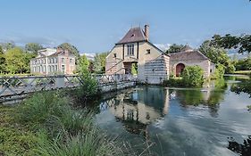 Chateau De Luzieres